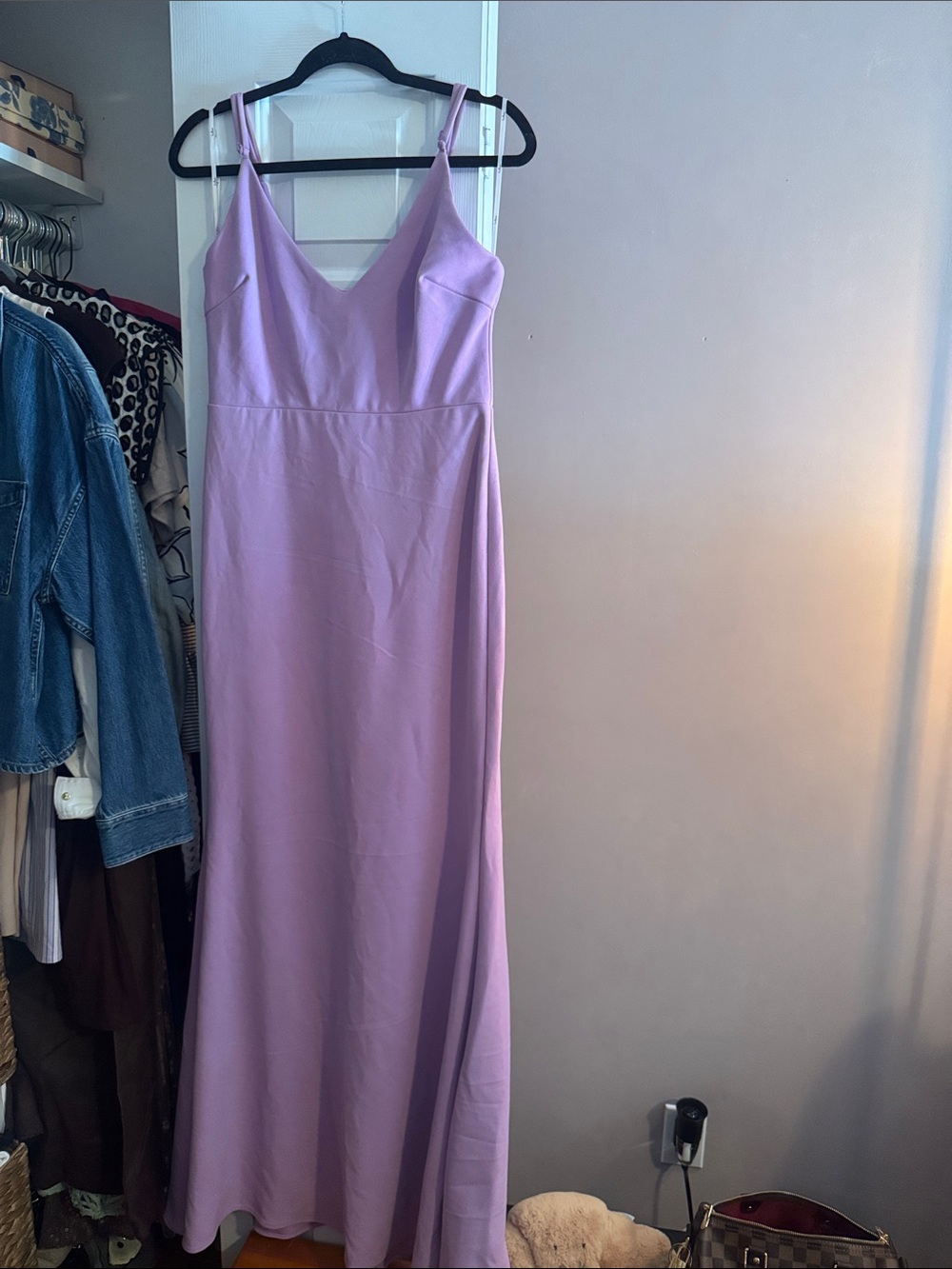 Elegant Lavender Dress with V-Neck